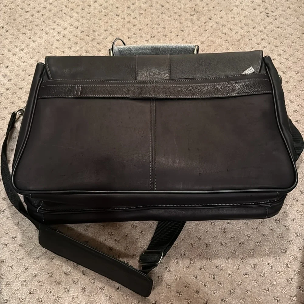 Kenneth Cole Reaction Black Leather Briefcase with Shoulder Strap